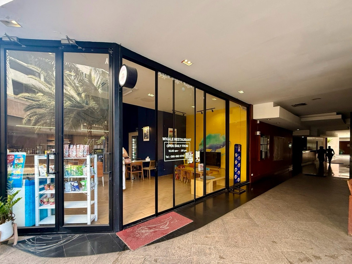 For RentCondoSukhumvit, Asoke, Thonglor : Newly Renovated/ Spacious 3 Bedrooms in Phrom pong ✨