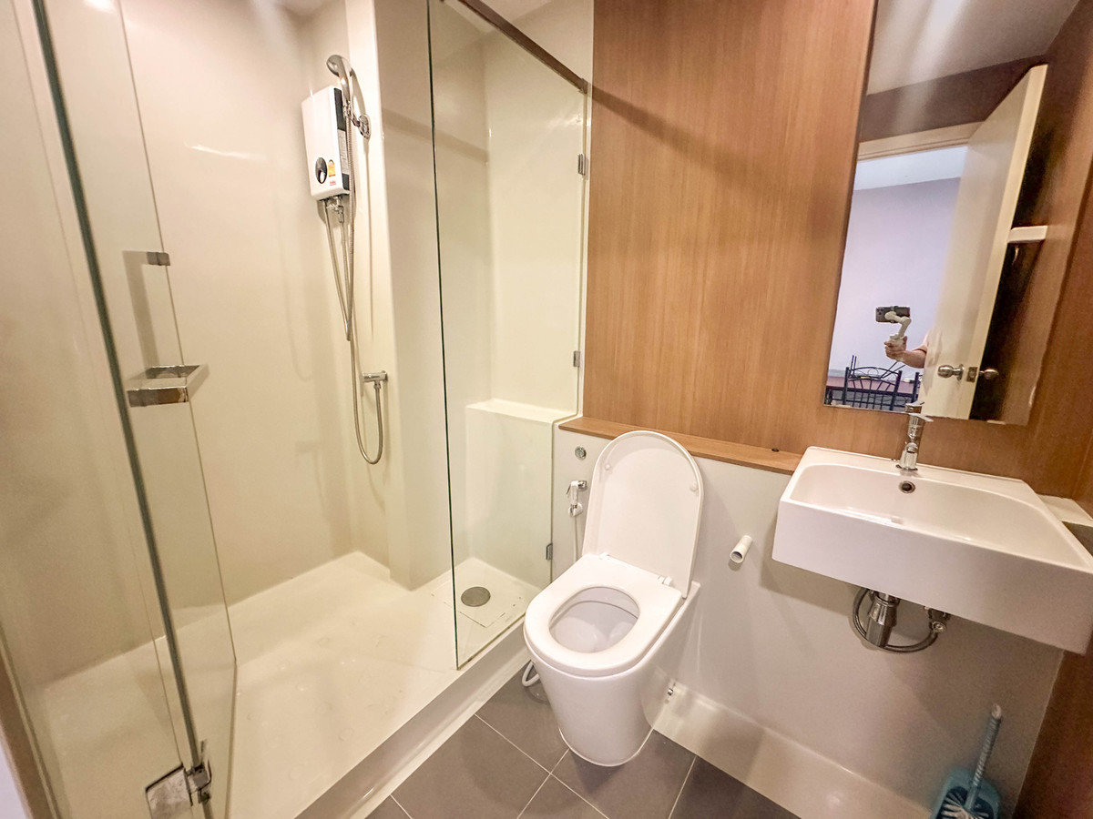 ให้เช่าคอนโดสาทร นราธิวาส : 🏡 ปล่อยเช่า Blossom Condo Sathorn–Charoenrat (ย่านสาทร)