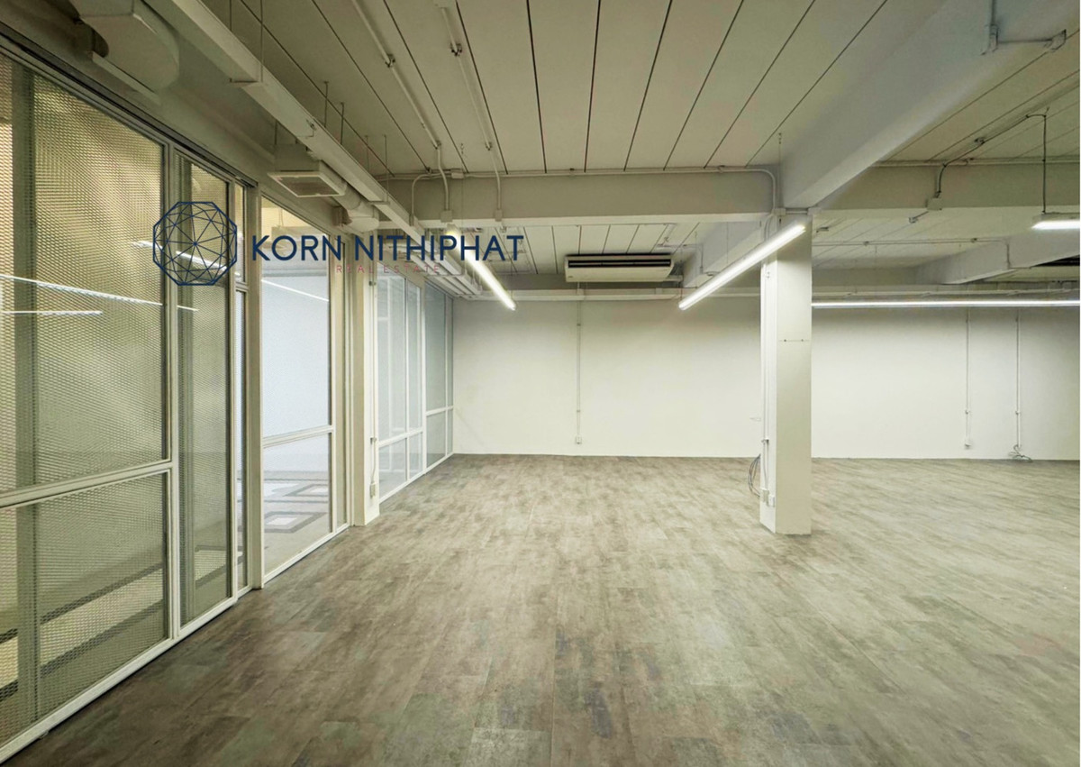 For RentOfficeSukhumvit, Asoke, Thonglor : For rent, 4-story detached building, 1,000 sq m, STAND ALONE BUILDING @ Thonglor Sukhumvit 55.