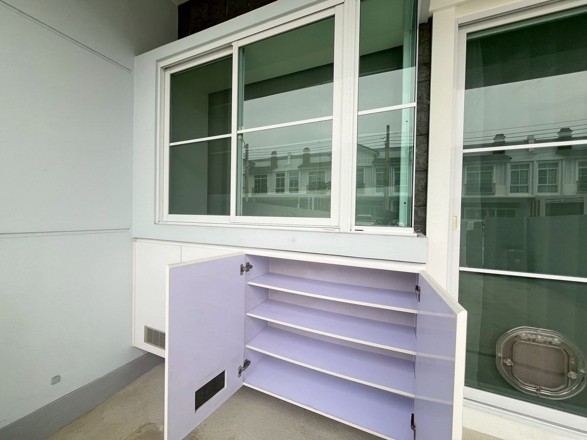 For RentTownhomeBangna, Bearing, Lasalle : 2-story townhome with furniture, beautifully decorated, for rent in Bangna-Bang Kaeo area. Near Ramkhamhaeng University Bangna campus only 700 meters.