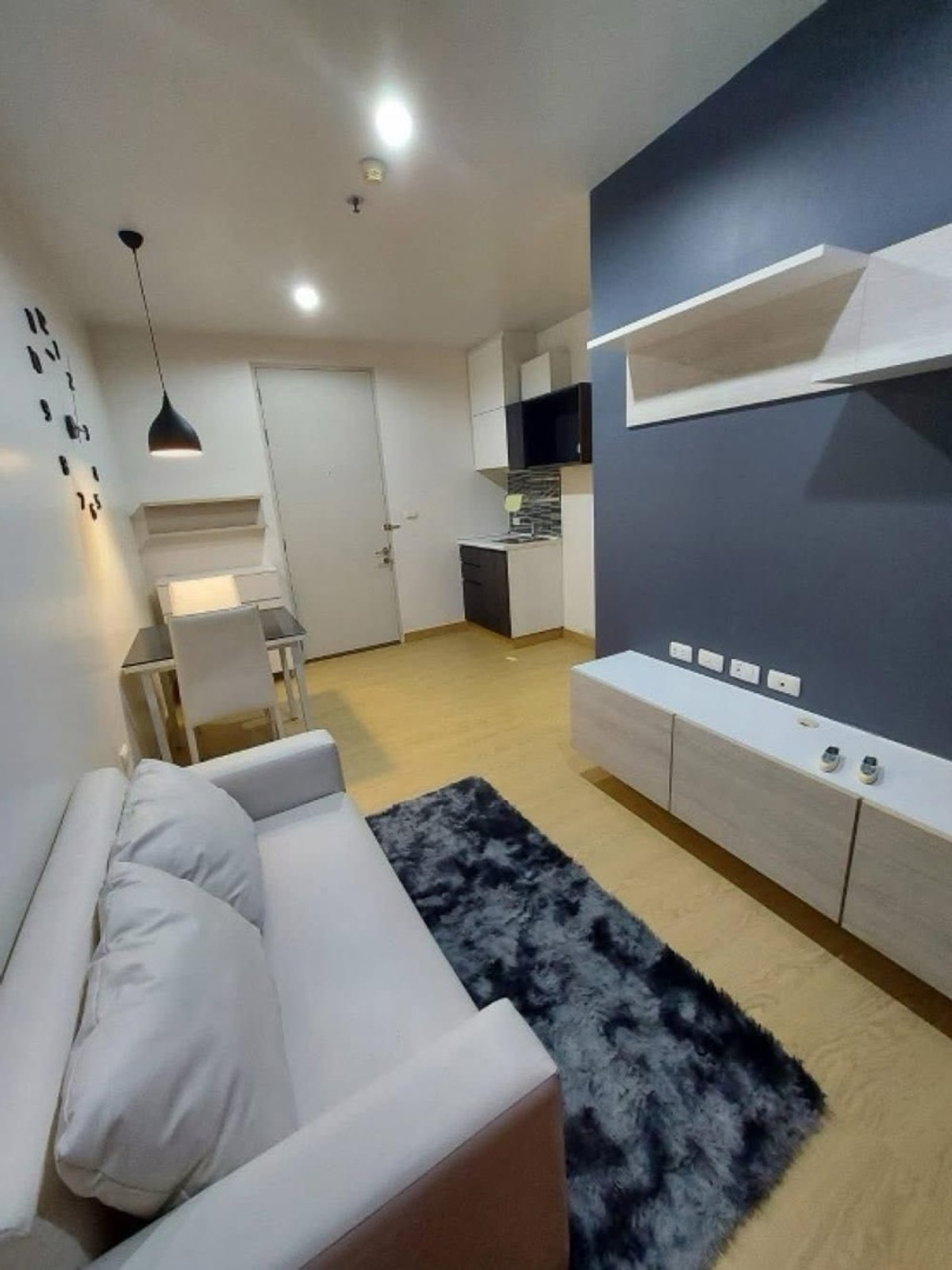 For RentCondoRamkhamhaeng, Hua Mak : Chewathai Ramkhamhaeng Condo, Ramkhamhaeng University view, spacious room, only 10,000/month