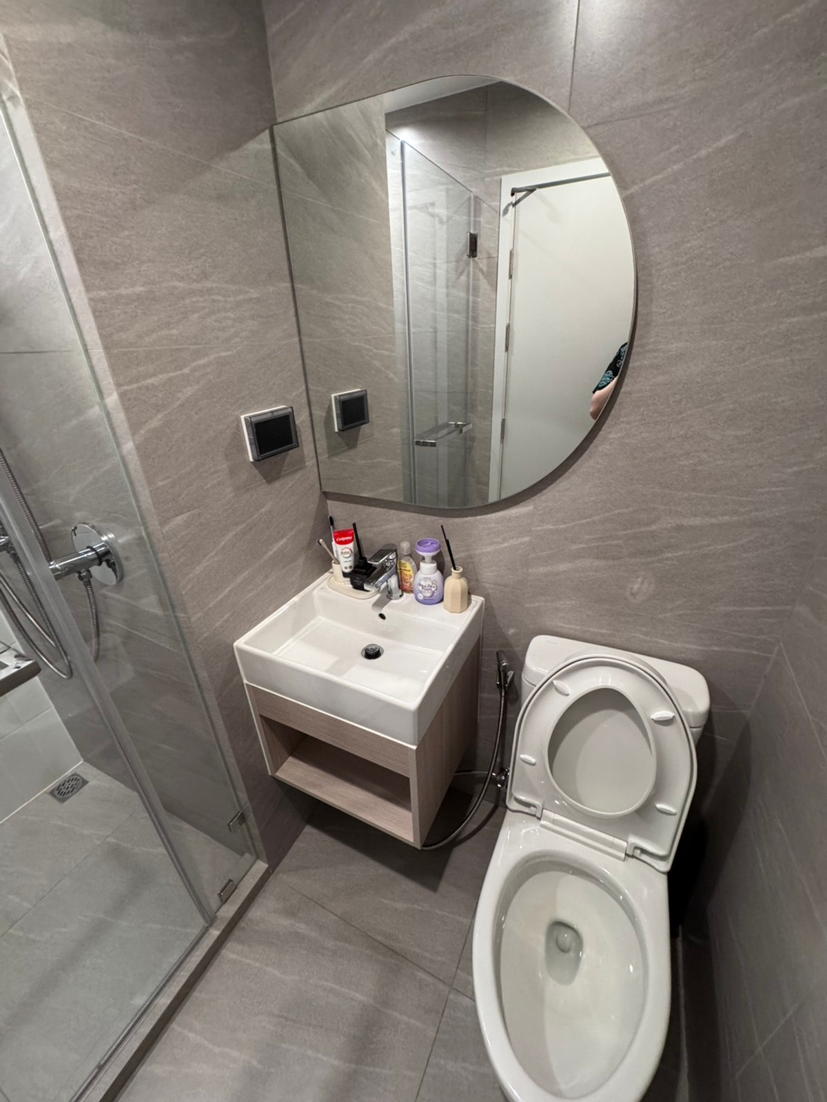 For RentCondoWongwianyai, Charoennakor : Reference Sathorn Wongwianyai available for rent. Free Wi-Fi every month You can inquire.