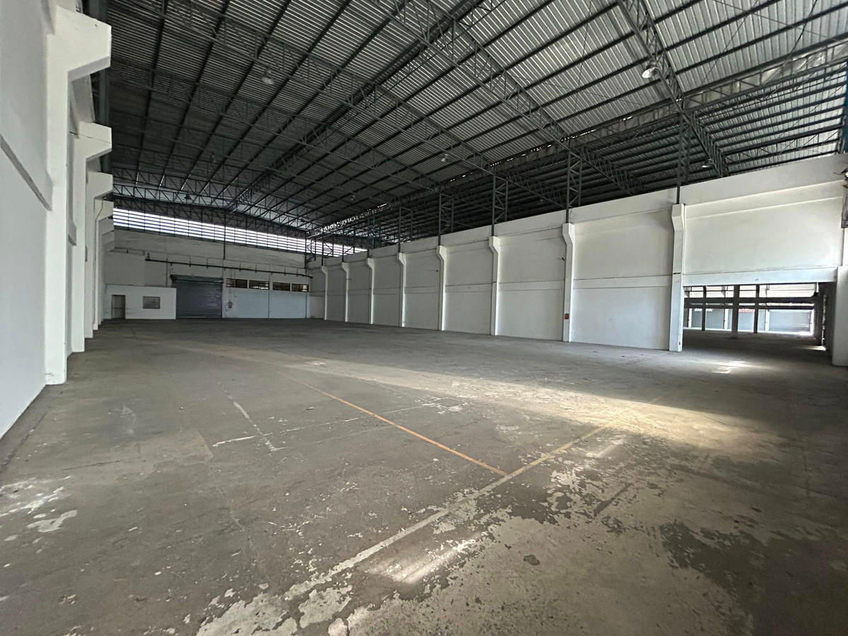 ให้เช่าโรงงานฉะเชิงเทรา : โรงงานให้เช่าใกล้นิคมเวลโกรว์ ถนนบางนาตราด กม.36 ขนาด 8,100ตรม. แบ่งเช่าได้ พื้นรับน้ำหนักได้ 3-4ตัน/ตรม. พื้นที่สีม่วงลาย