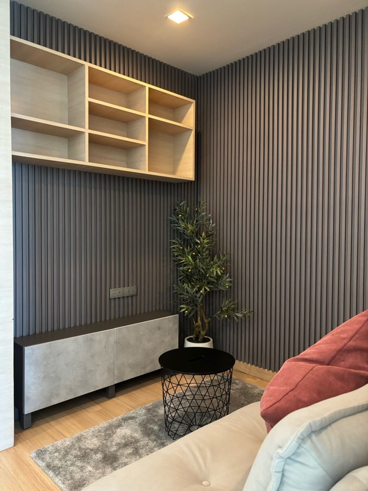 For RentCondoOnnut, Udomsuk : New Luxury Scented Room at Skywalk Residences – Only 22,000 THB/Month! ✨🏙️
รีบเลย ห้องใหม่หอมกลิ่นหรูมาก ที่ Skywalk Residences ใกล้ BTS พระโขนง เดินเพียงไม่กี่นาที 🚆