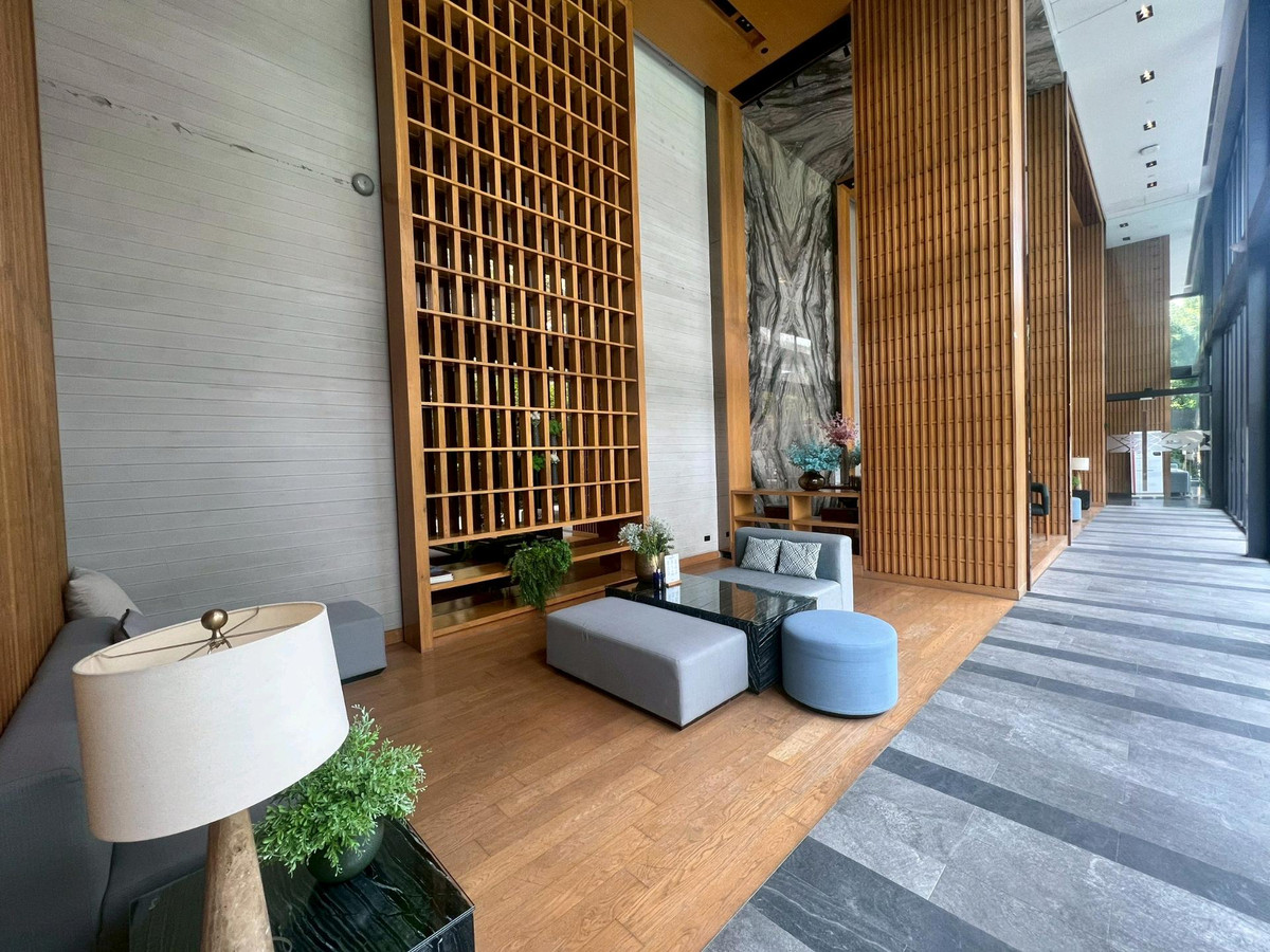 For RentCondoRama9, Petchburi, RCA : The Base Garden Rama9
Rent only 14,000, ready to reserve, negotiable, 1 bedroom, appointment to view 065-451-9256 Ning