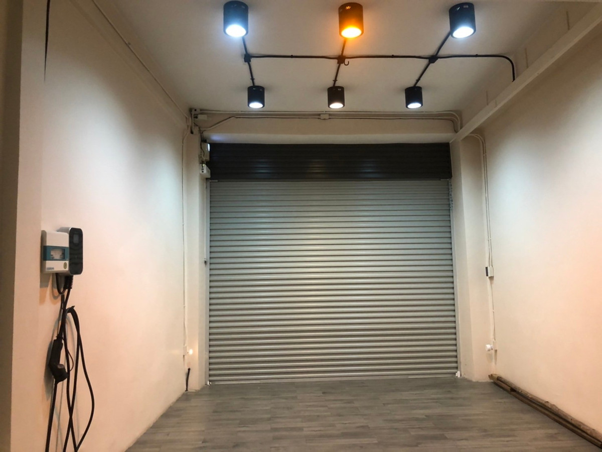 Shop HouseWongwianyai, Charoennakor : Shophouse for sale, Charoen Nakhon 18, commercial building, 1 unit, 4 floors + roof deck, steel frame, 300 sq m., 15 sq m, Khlong San, BTS Krung Thon Buri, iconsiam, Sena Fest, Renovated already.