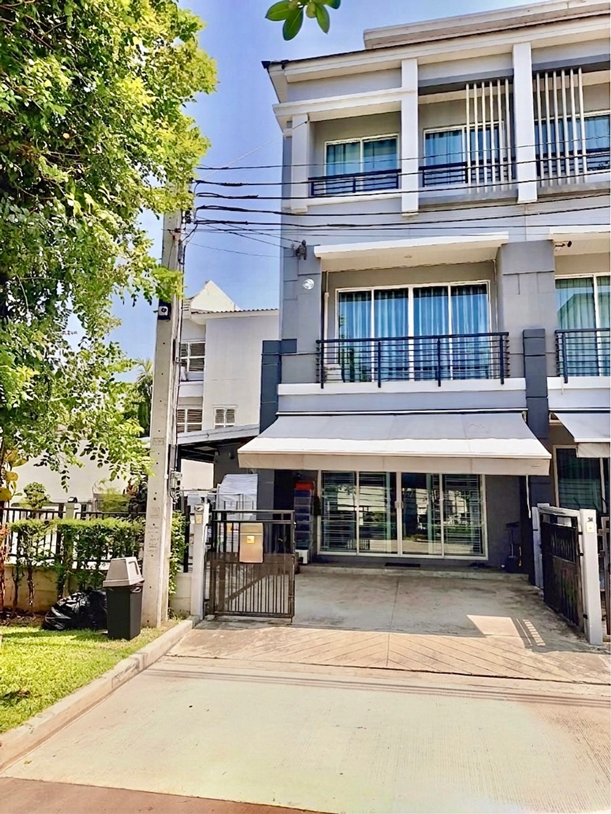 ขายทาวน์โฮมพระราม 5 ราชพฤกษ์ บางกรวย : บ้านกลางเมือง รัชดา - วงศ์สว่าง / 4 ห้องนอน (ขาย), Baan Klang Muang Ratchada - Wongsawang / 4 Bedrooms (FOR SALE) BNS037