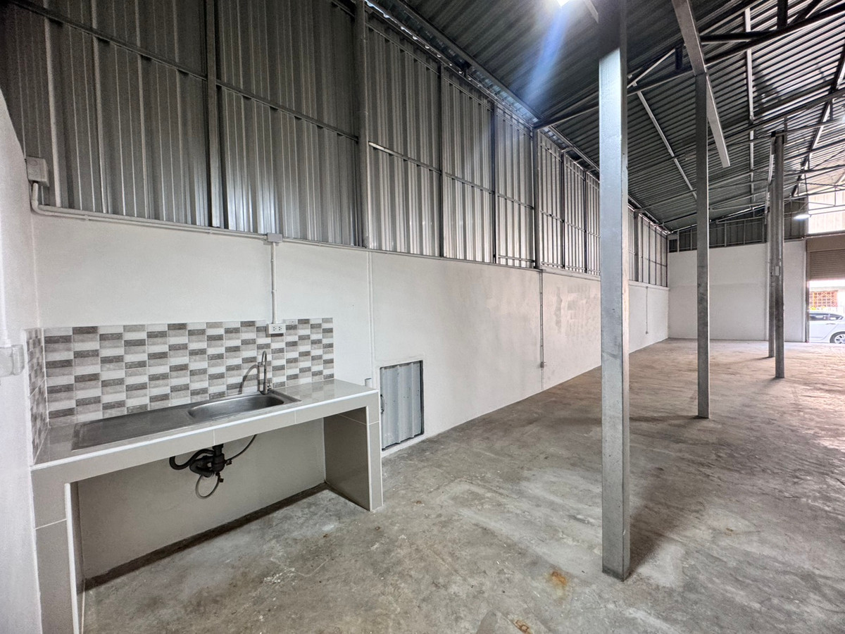 For SaleWarehouseSamut Prakan,Samrong : For sale cheap, corner warehouse New design and decoration of the whole house, Bang Pu Nakhon 1/2 with office (N.1462)