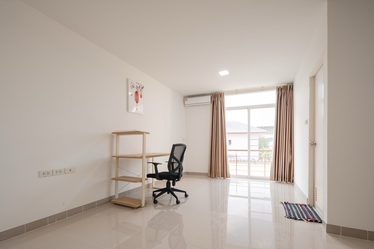 ให้เช่าทาวน์โฮมลาดพร้าว101 แฮปปี้แลนด์ : ทาวน์โฮมทำเลลาดพร้าว พร้อมให้เช่า เฟอร์ครบ ใกล้รถไฟฟ้าทั้งสายสีเหลืองและสายสีส้ม 🚃