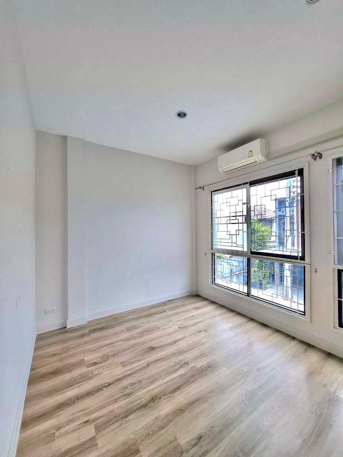 ขายทาวน์โฮมปทุมธานี รังสิต ธรรมศาสตร์ : เวิร์ฟ ติวานนท์ - รังสิต / 2 ห้องนอน (ขาย), VERVE Tiwanon - Rangsit / 2 Bedrooms (FOR SALE) BNS065