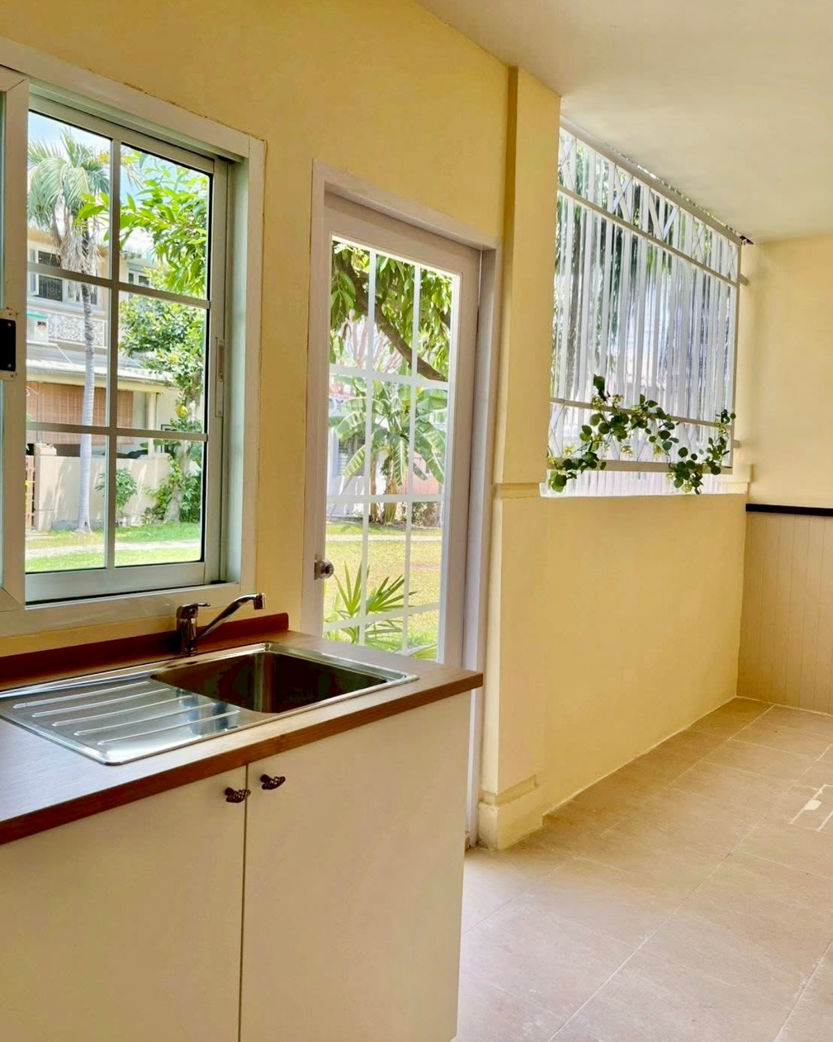 For SaleTownhomeRama5, Ratchapruek, Bangkruai : Nontiwa Garden / 4 Bedrooms (For Sale), Nontiwa Garden / 4 Bedrooms (FOR SALE) BNS033