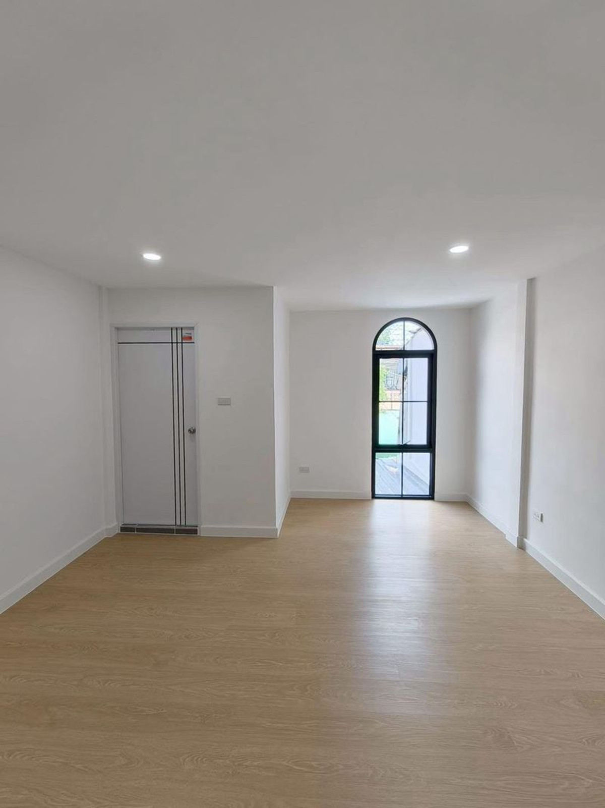 ขายทาวน์โฮมมีนบุรี-ร่มเกล้า : ขายทาวน์โฮม 2 ชั้น หมู่บ้านปรีชา 11 มีนบุรี (Preecha 11 Minburi) ขนาด 16 ตารางวา 2 ห้องนอน ใกล้ MRT สายสีชมพูสถานีเศรษฐบุตรบําเพ็ญ ตกแต่งใหม่ พร้อมอยู่ แขวงมีนบุรี เขตมีนบุรี กรุงเทพมหานคร