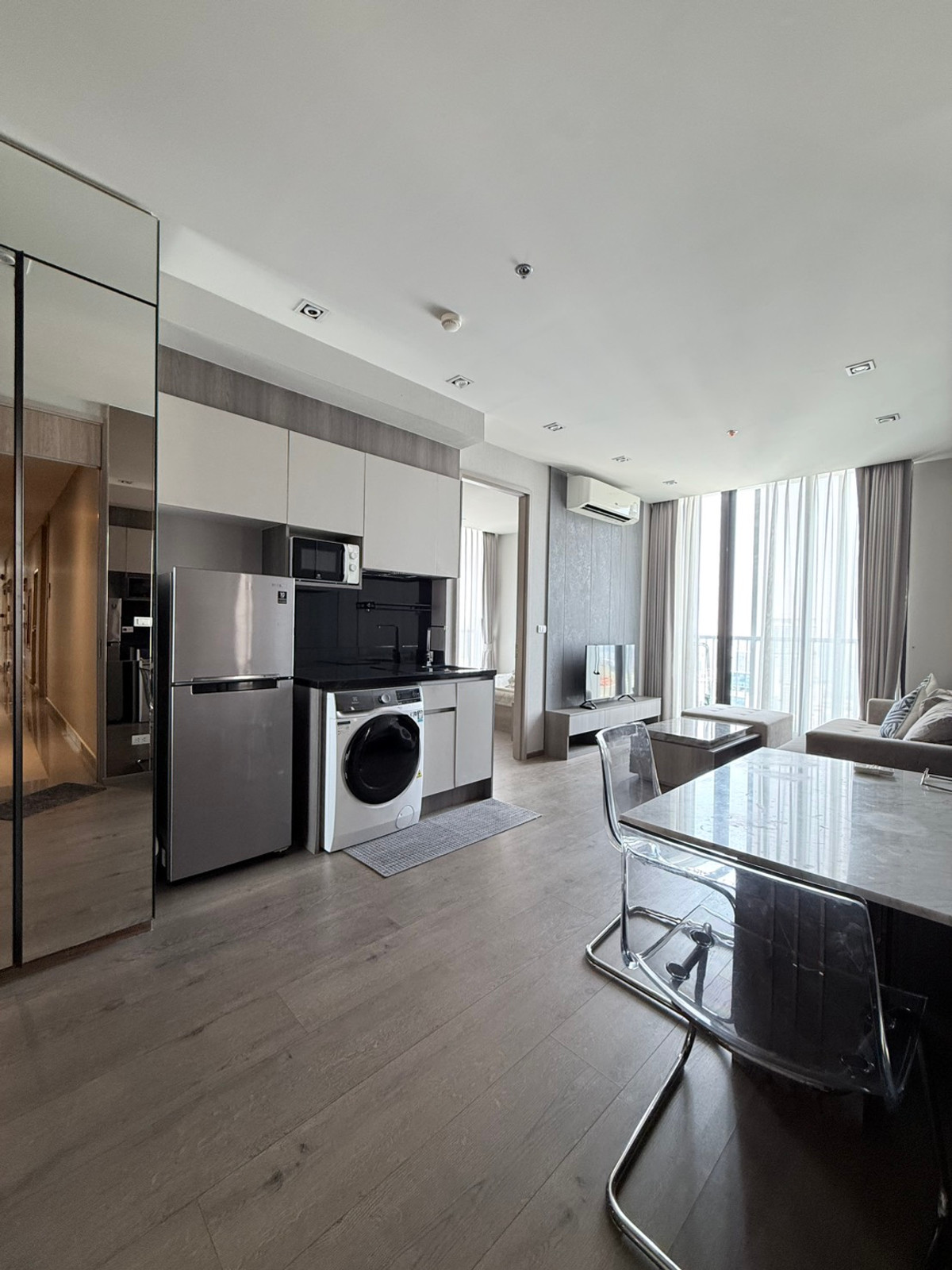 ให้เช่าคอนโดสุขุมวิท อโศก ทองหล่อ : เช่า 1 ห้องนอน 1 ห้องน้ำ ห้องมุม 40 ตรม Park 24 (Origin Phrom Phong)