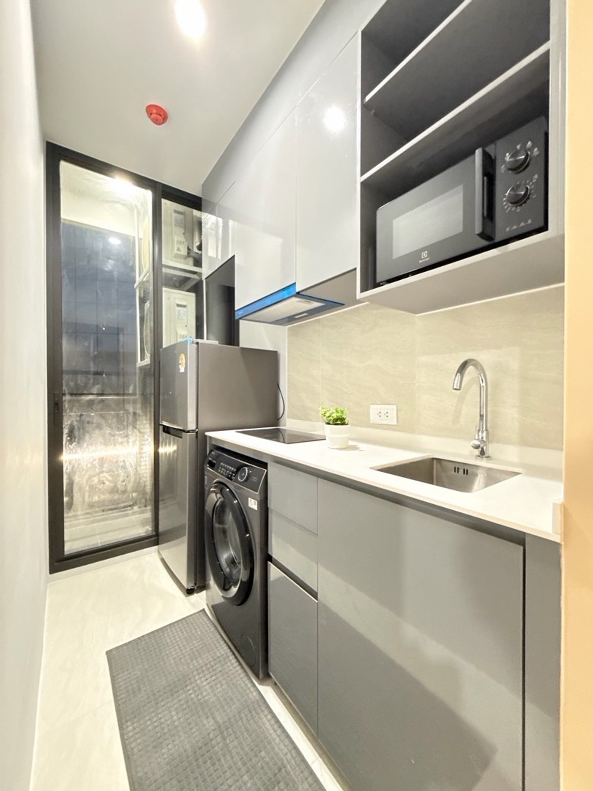 ให้เช่าคอนโดอ่อนนุช อุดมสุข : 🚨Skyrise Avenue สุขุมวิท 64
ห้องใหม่ | แต่งสวย | พร้อมอยู่ ✅
ตรงข้ามตึกทรู ดิจิตอล เพียง 14,000.-/เดือน
(รับ Co-Ag.)