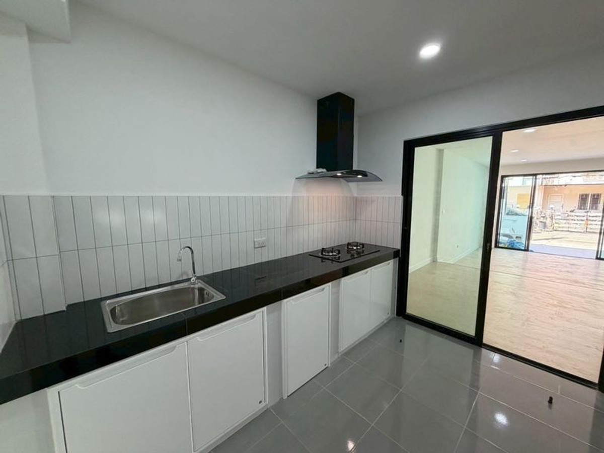 ขายทาวน์โฮมเกษตรศาสตร์ รัชโยธิน : ขายทาวน์โฮม 2 ชั้น โครงการเฟิสท์โฮม วัชรพล (First Home Watcharapol) ขนาด 18 ตารางวา 2 ห้องนอน ซอยวัชรพล1 แขวงท่าแร้ง เขตบางเขน กรุงเทพมหานคร