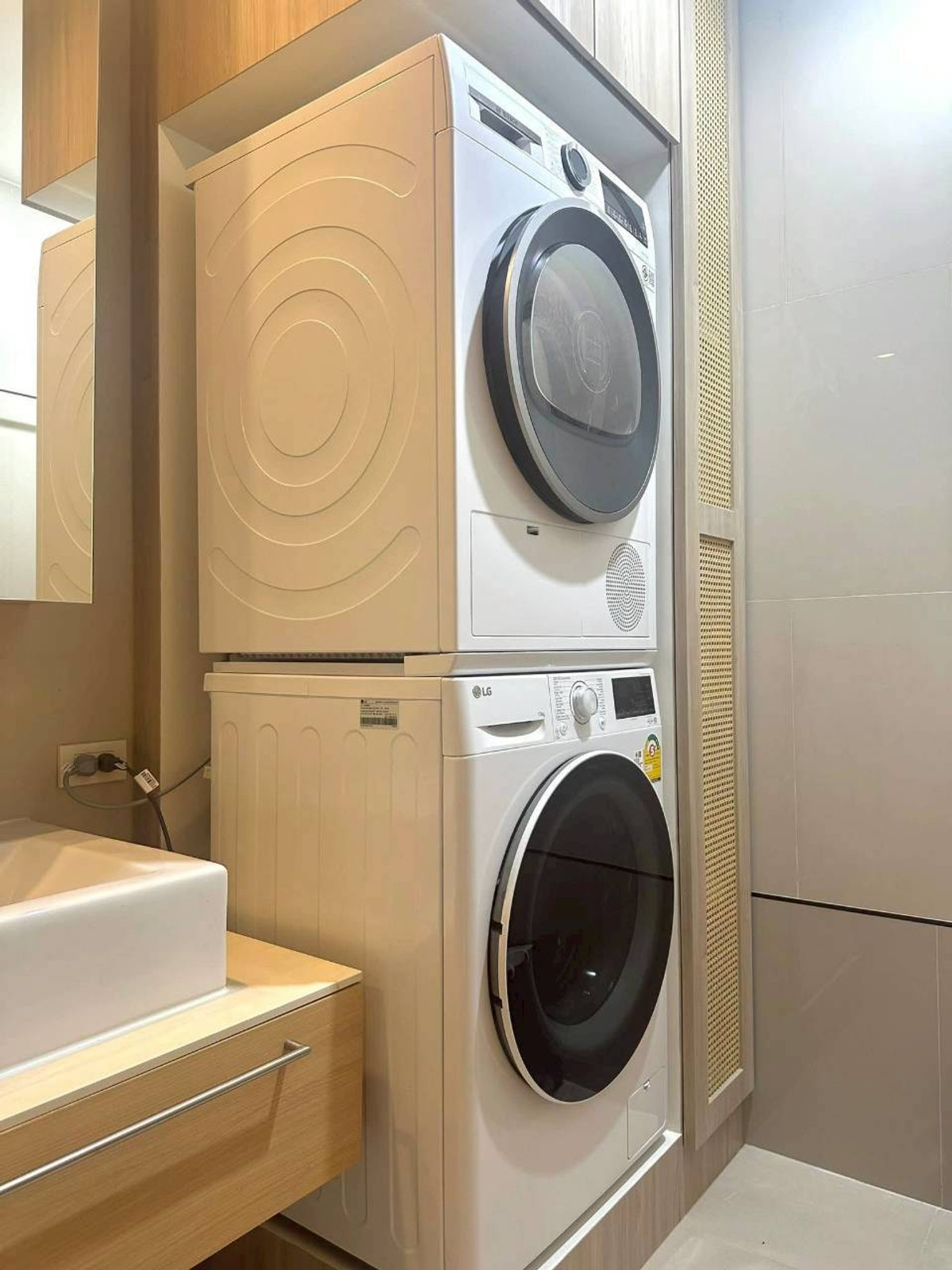 ให้เช่าคอนโดลาดพร้าว เซ็นทรัลลาดพร้าว : ✅ ISRL105 ✅ Line : @p2nproperty