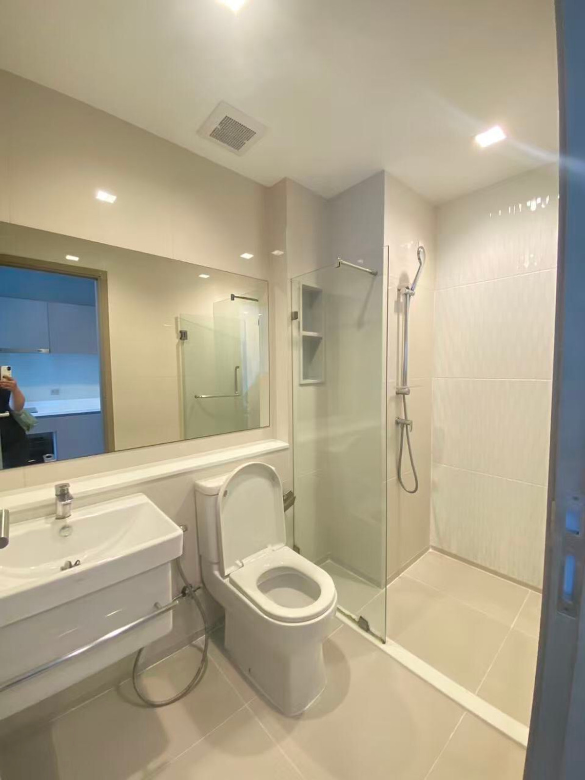 For RentCondoRama9, Petchburi, RCA : For Rent 🔥 Life Asoke - Rama 9 🔥 Fully furnished with appliances. Near Central Rama 9.