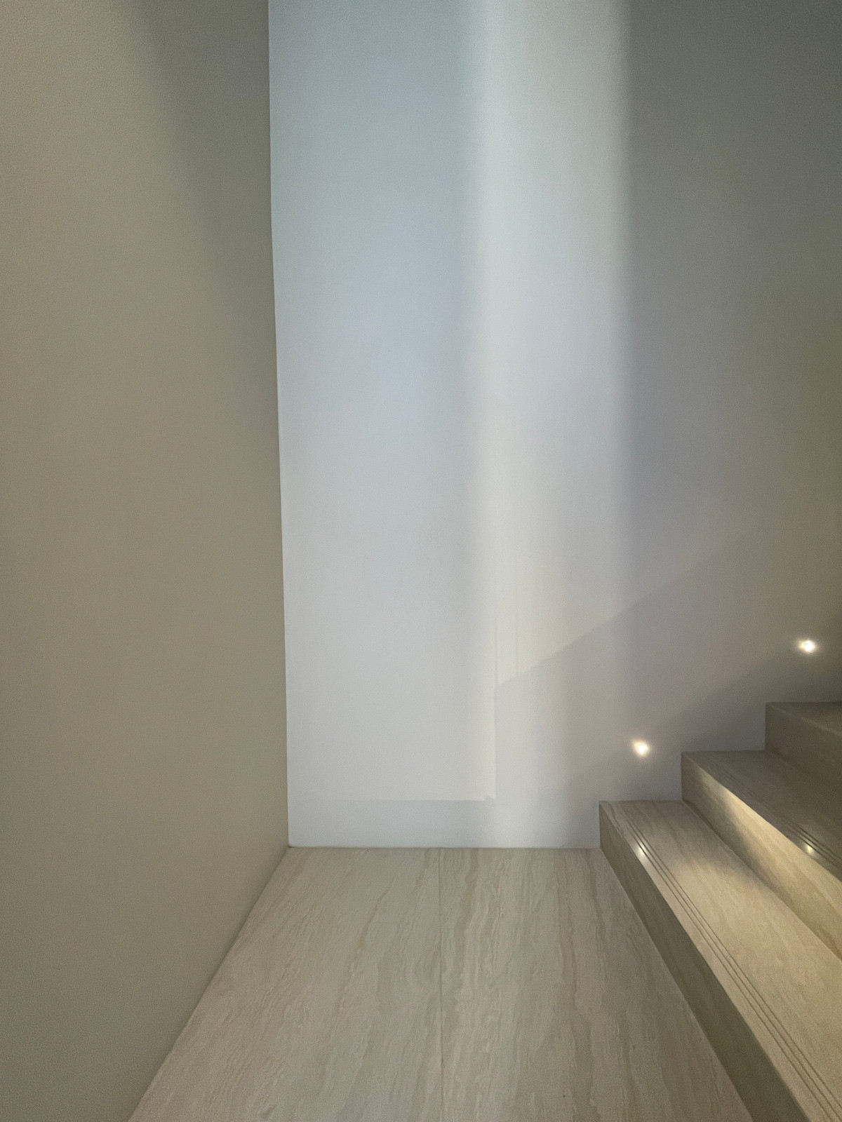 ขายบ้านเลียบทางด่วนรามอินทรา : 🔥 EXCLUSIVE PROMOTION 🔥โอกาสสุดท้ายในการครอบครองในราคาพิเศษที่สุด [ขาย] 💎 Ultra Luxury Show Unit | ELIVA Ekkamai - Eastville 💎 บ้านเดี่ยวหรู 3 ชั้น ดีไซน์ Mid-Century Modern — ความเป็นส่วนตัวสูงสุดเพียง 4 ยูนิตในโครงการ!