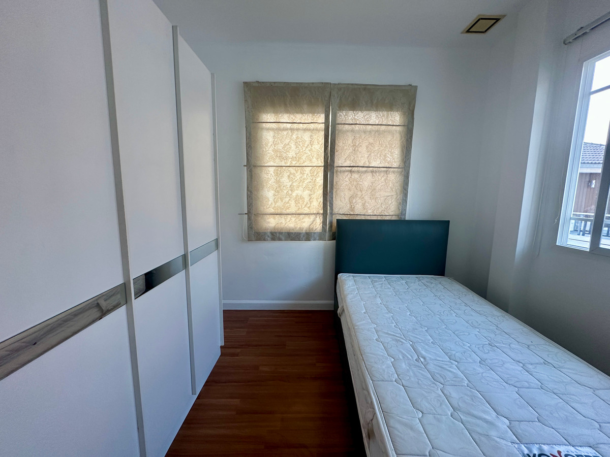 For RentHouseLadkrabang, Suwannaphum Airport : rent 2-story detached house for rent / 2-Storey Detached house, Manthana Village, On Nut - Wongwaen 3, Manthana Onnut - Wongwaen 3, rent 50,000 baht/month.