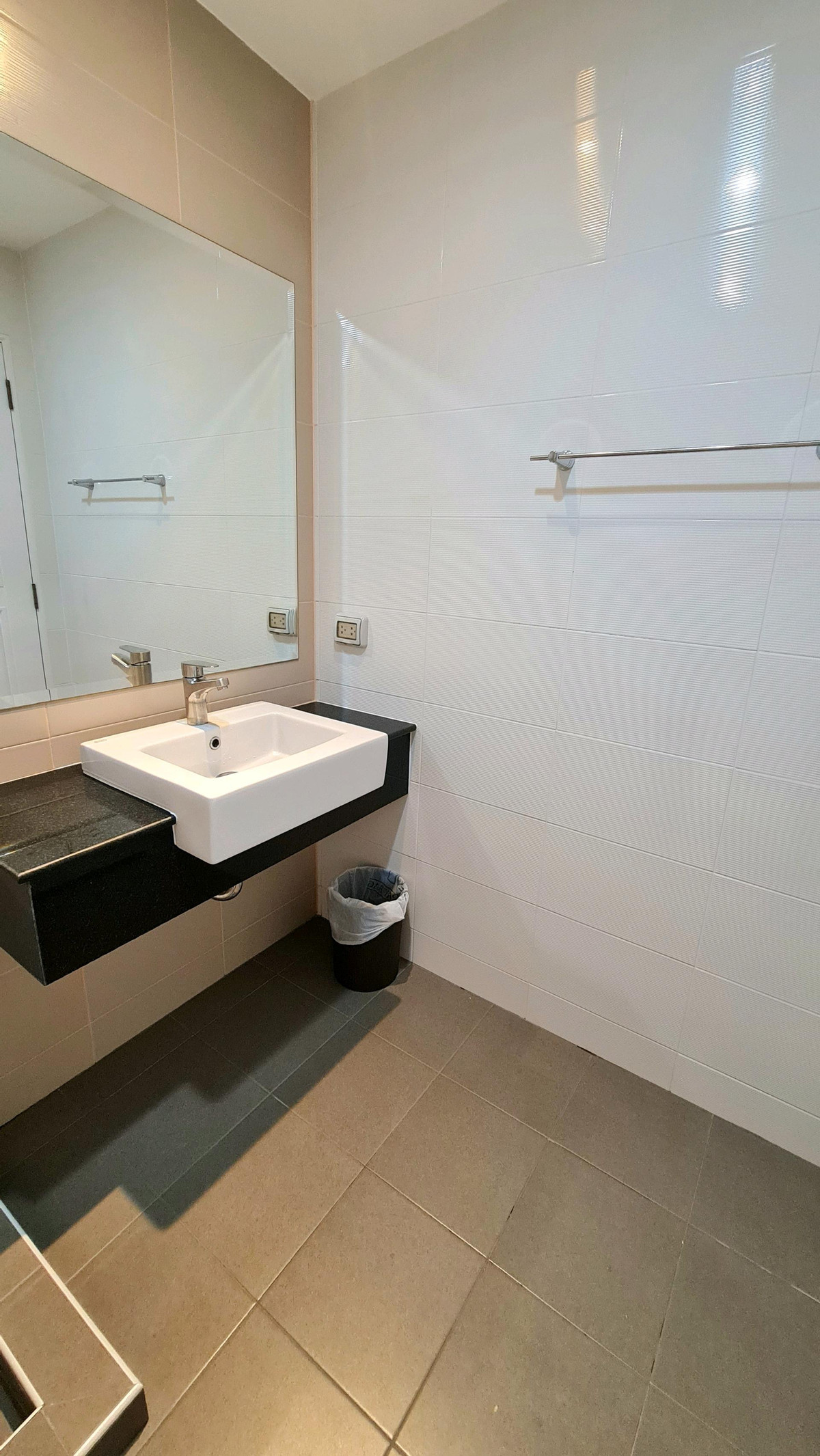 ทาวน์โฮมอ่อนนุช อุดมสุข : RH033926 ขาย/ให้เช่า ทาวน์โฮม 3 ชั้น 3 ห้องนอน at The Estate Srinakarin 2 ซ.อ่อนนุช 46