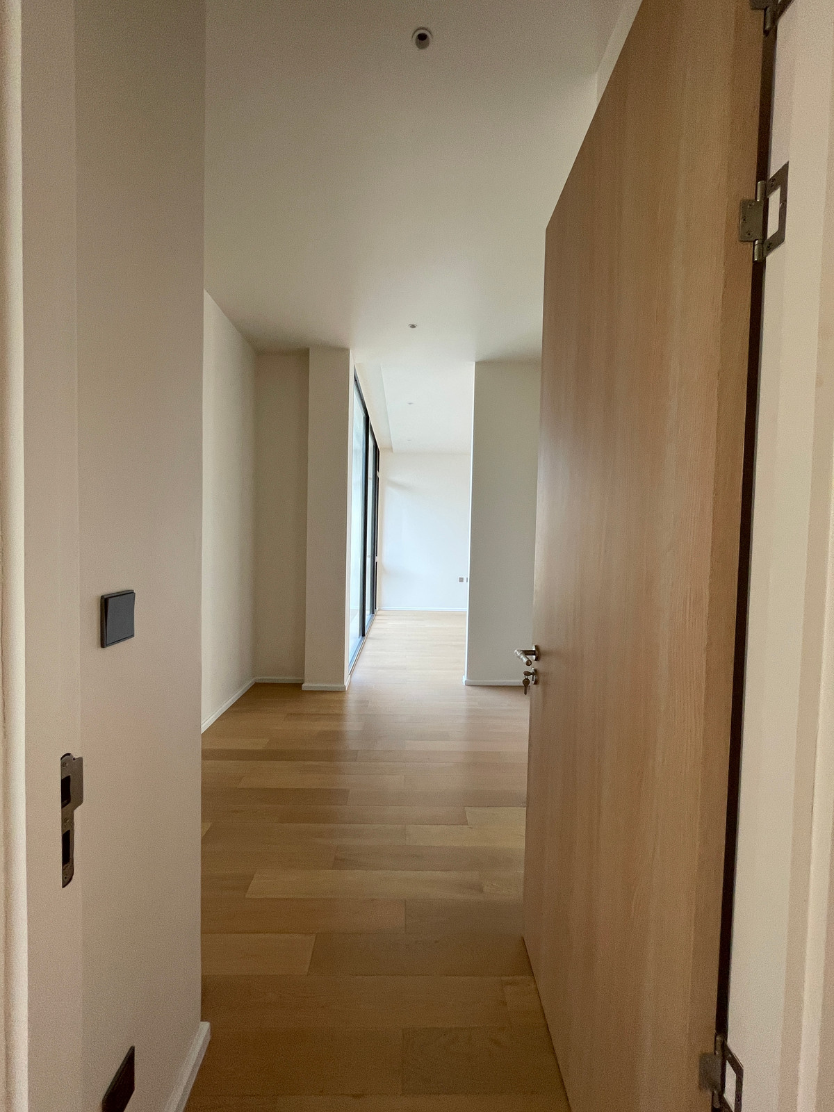 ขายบ้านเลียบทางด่วนรามอินทรา : 🔥 EXCLUSIVE PROMOTION 🔥โอกาสสุดท้ายในการครอบครองในราคาพิเศษที่สุด [ขาย] 💎 Ultra Luxury Show Unit | ELIVA Ekkamai - Eastville 💎 บ้านเดี่ยวหรู 3 ชั้น ดีไซน์ Mid-Century Modern — ความเป็นส่วนตัวสูงสุดเพียง 4 ยูนิตในโครงการ!