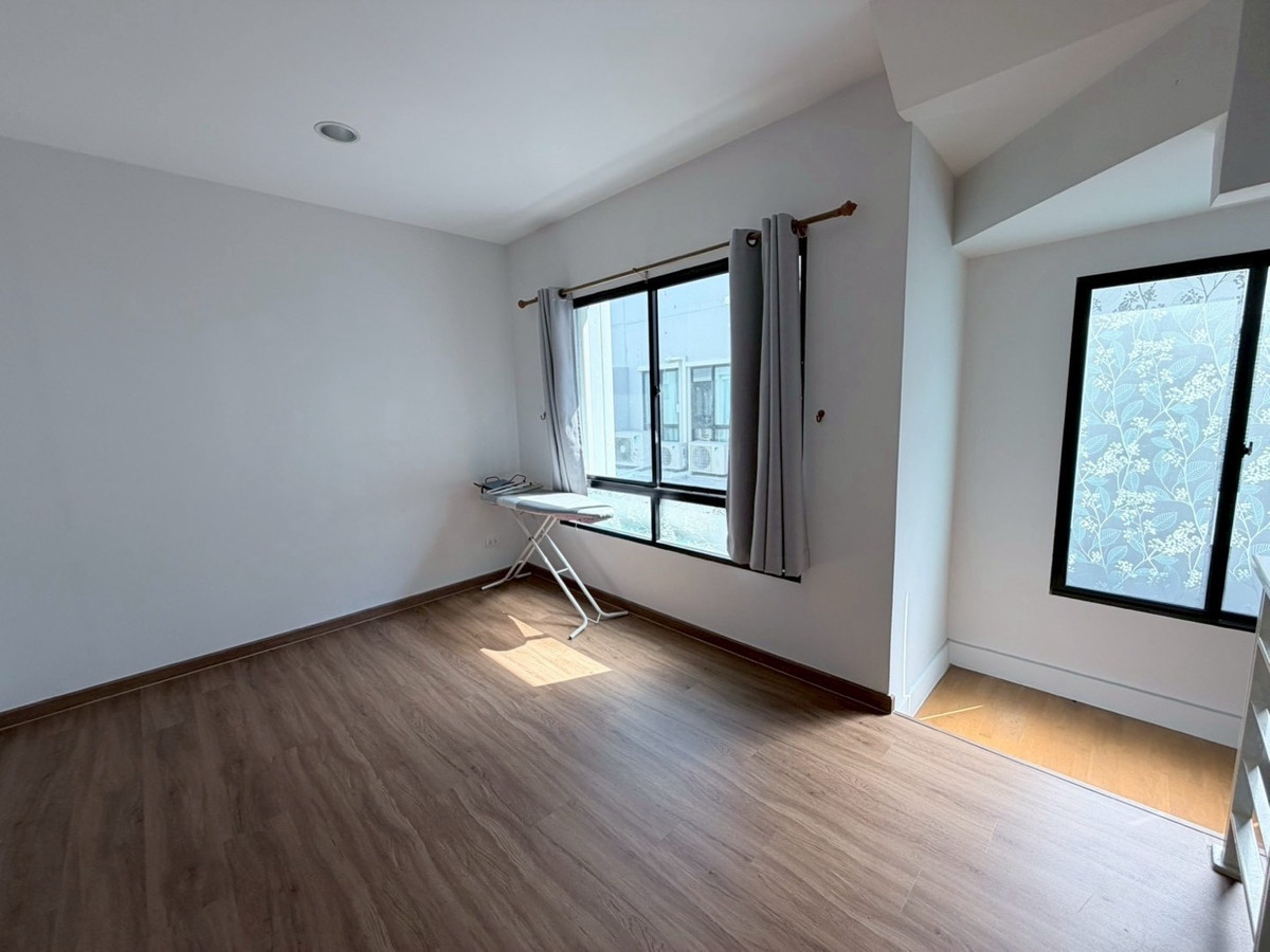 ให้เช่าทาวน์โฮมราษฎร์บูรณะ สุขสวัสดิ์ : 🏡 ปล่อยเช่าทาวน์โฮม 3 ชั้น | บ้านกลางเมือง สุขสวัสดิ์ ใกล้แยกพระประแดง
ทำเลดีมาก ติดถนนใหญ่ ใกล้ห้าง รถไฟฟ้ากำลังมา!