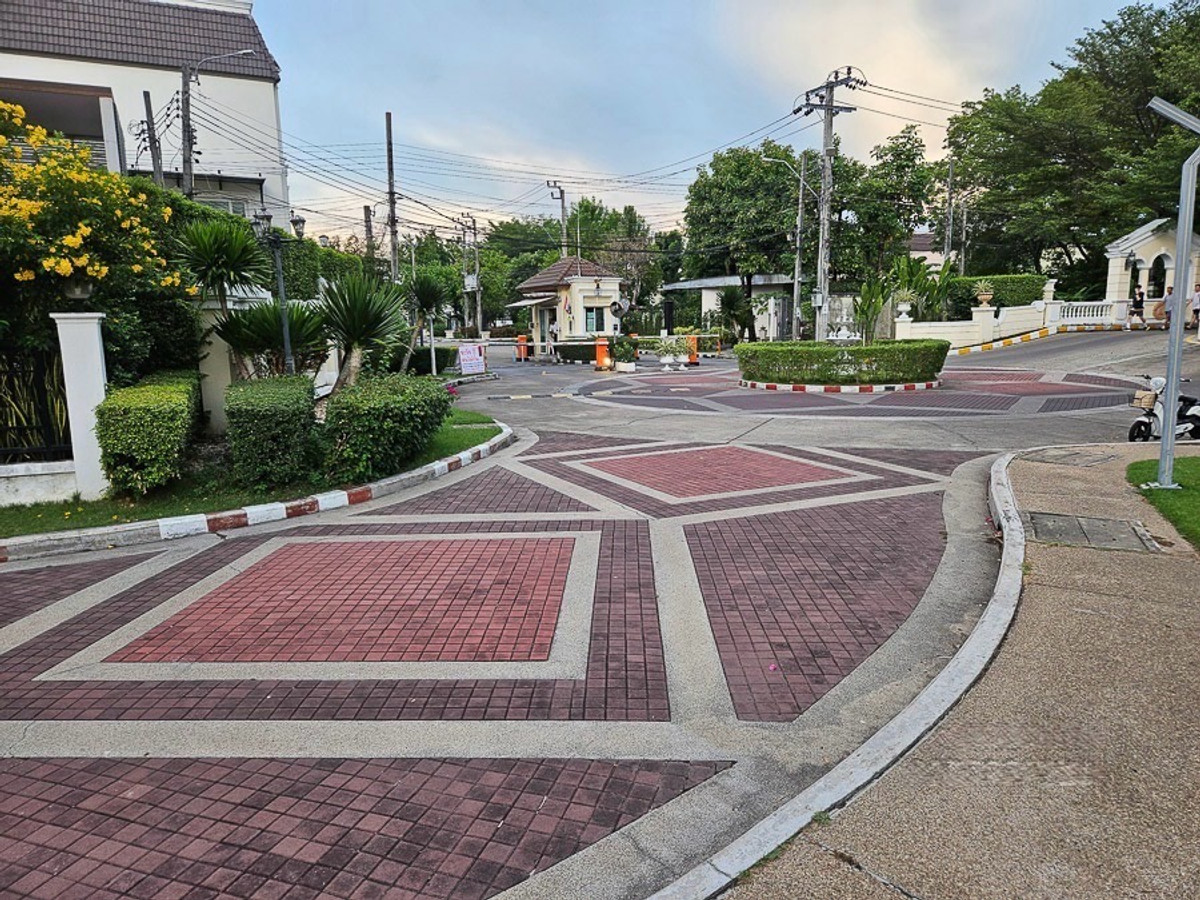 ให้เช่าบ้านท่าพระ ตลาดพลู วุฒากาศ : 🏡 ปล่อยเช่า Townhouse รีโนเวทใหม่ ใจกลางสาทร | ใกล้ BTS เพียง 4 นาที ✨