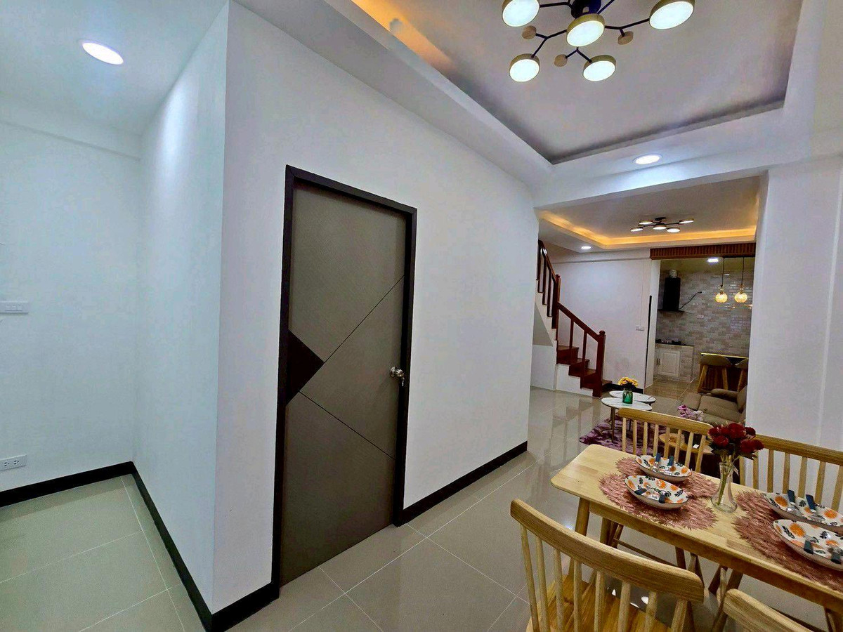 For SaleTownhomeNawamin, Ramindra : 2-story townhouse for sale, Phanason Village 1, along Khlong Song 4, Liap Khlong Song Market. Wat Phraya Suren Fashion Island, Safari World, Ramindra, Jazz, Khubon, Makro, Lotus, Panya Indra, Bang Chan Temple, Bang Chan School, Synphaet Hospital, Nopparat