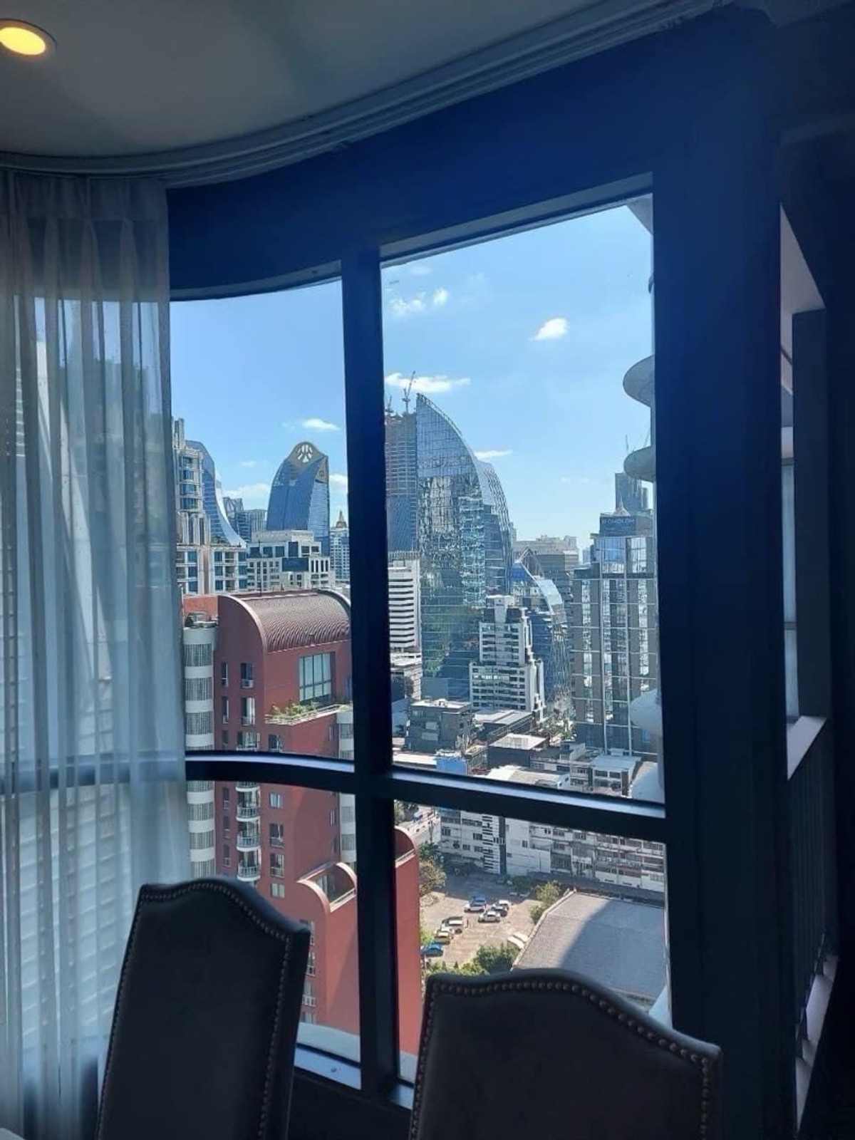 For RentCondoRatchathewi,Phayathai : 🔥Rent at Q Chidlom 🔥1BR 1BR 🔥24,000🔥35sqm 🔥Floor23