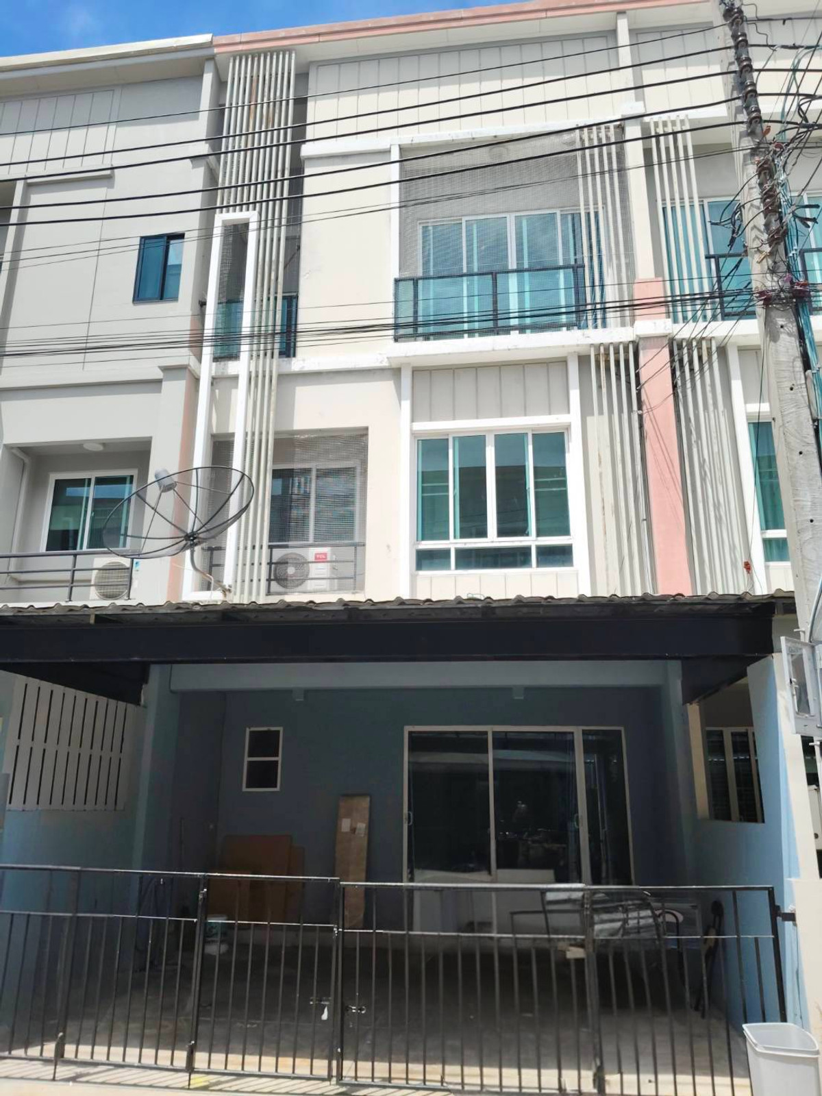 For RentTownhomeChaengwatana, Muangthong : 🏡✨ Available and ready to rent 6/04/2026 Townhome for rent Patio Chaeng Wattana (Muang Thong Thani) PATIO CHAENG WATTANA (Muang Thong Thani) | 帕提欧 Chaengwattana 联排别墅出租 🐶🐱 Pets allowed | Pet Friendly The beautiful scenery