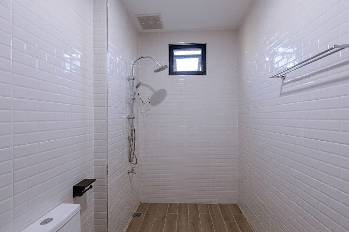 ขายบ้านเชียงราย : ✈️ ด่วน! ขายบ้านเดี่ยวพร้อมอยู่เชียงราย (โซนบ้านดู่) ดีไซน์มินิมอล พื้นที่กว้าง 88.6 ตร.ว. ใกล้สนามบินแม่ฟ้าหลวงเพียง 5 นาที! 🏡