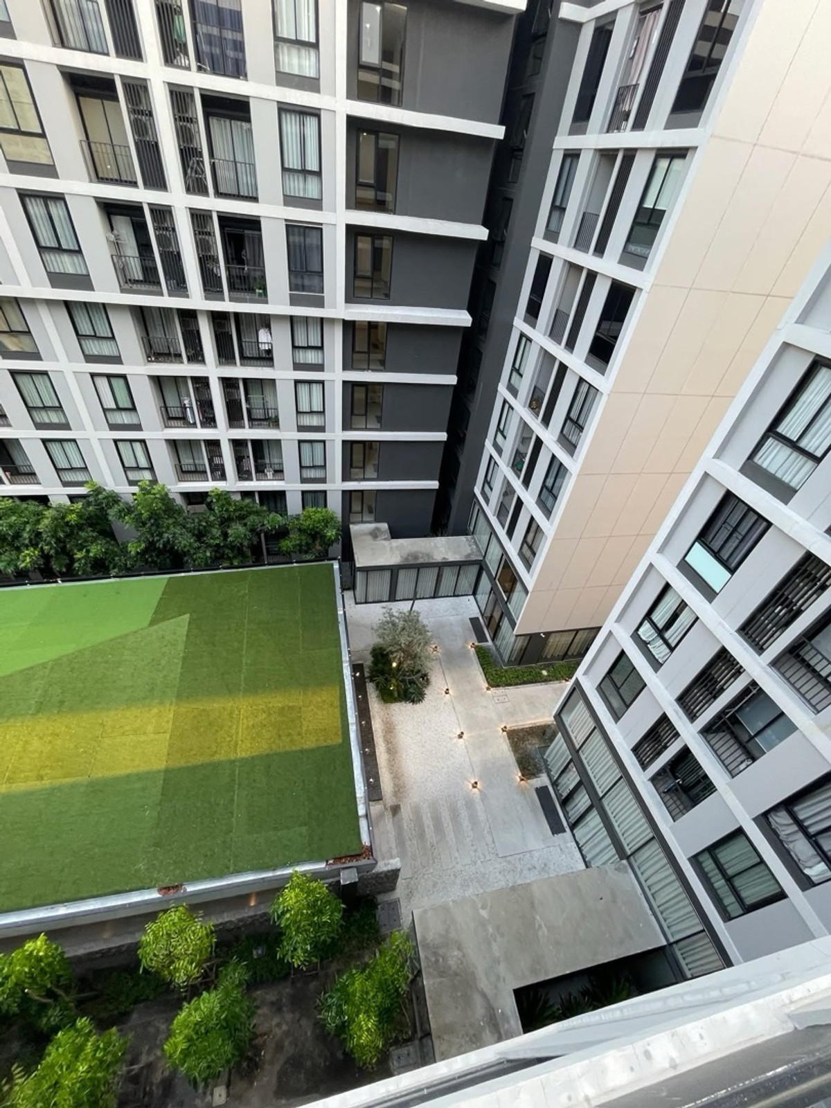 ให้เช่าคอนโดปทุมธานี รังสิต ธรรมศาสตร์ : 📣 ห้องมุม วิวสระ 31 ตร.ม. ใกล้ BTS คูคต | Nue Cross Khu Khot Station 📣