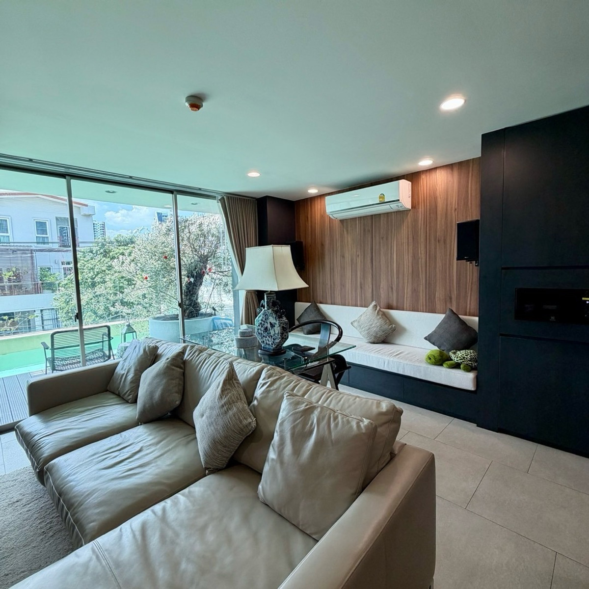 For SaleHome OfficeSapankwai,Jatujak : For sale 🏢 Luxurious 5-story home office with elevator + private swimming pool.
Saphan Khwai - Ari location | Modern Luxury design