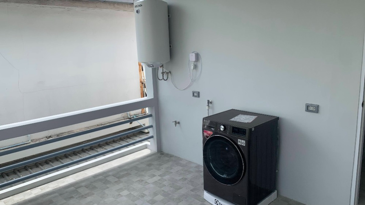 ให้เช่าบ้านโชคชัย4 ลาดพร้าว71 : บ้านเดี่ยว 2 ชั้น รีโนเวทใหม่ สไตล์โมเดิร์น ทำลเดี ให้เช่า ย่านลาดพร้าว-โชคชัย4 ใกล้โรงพยาบาลเปาโล โชคชัย 4 เพียง 2 กม.