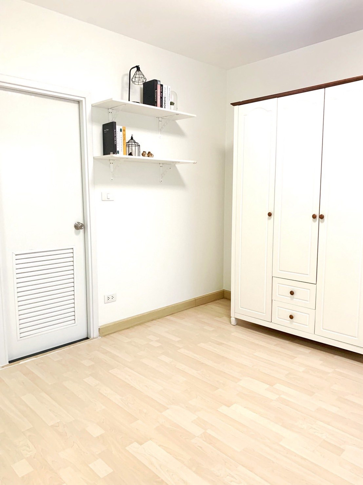 ให้เช่าทาวน์โฮมนวมินทร์ รามอินทรา : บ้านเช่าราคาถูก ให้เช่าบ้านใกล้สำนักงานเขตสายไหม บ้านสวยตกแต่งครบ หิ้วกระเป๋าพร้อมเข้าอยู่ ทาวน์โฮม2ชั้น 3นอน2น้ำ 2ที่จอดรถ