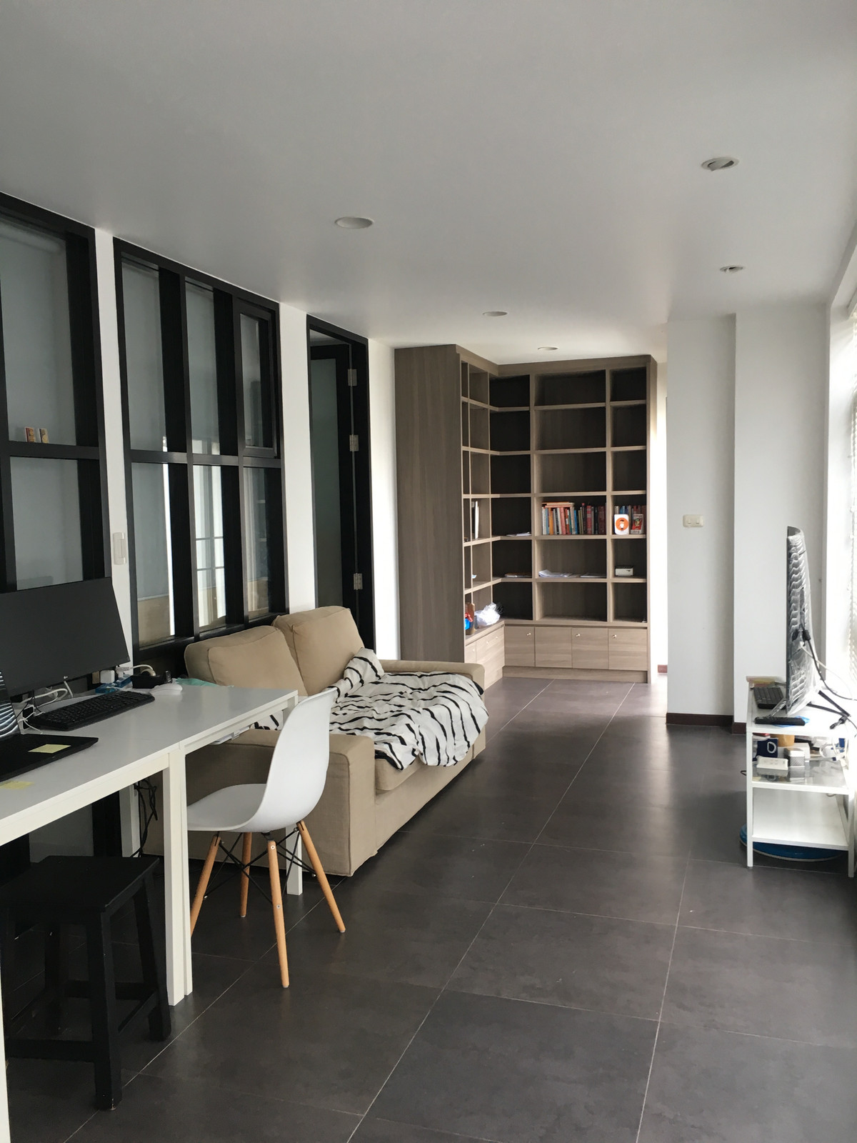 For RentCondoRatchathewi,Phayathai : Condo for rent, Pibul Condominium, near BTS Ari, only 5 minutes.