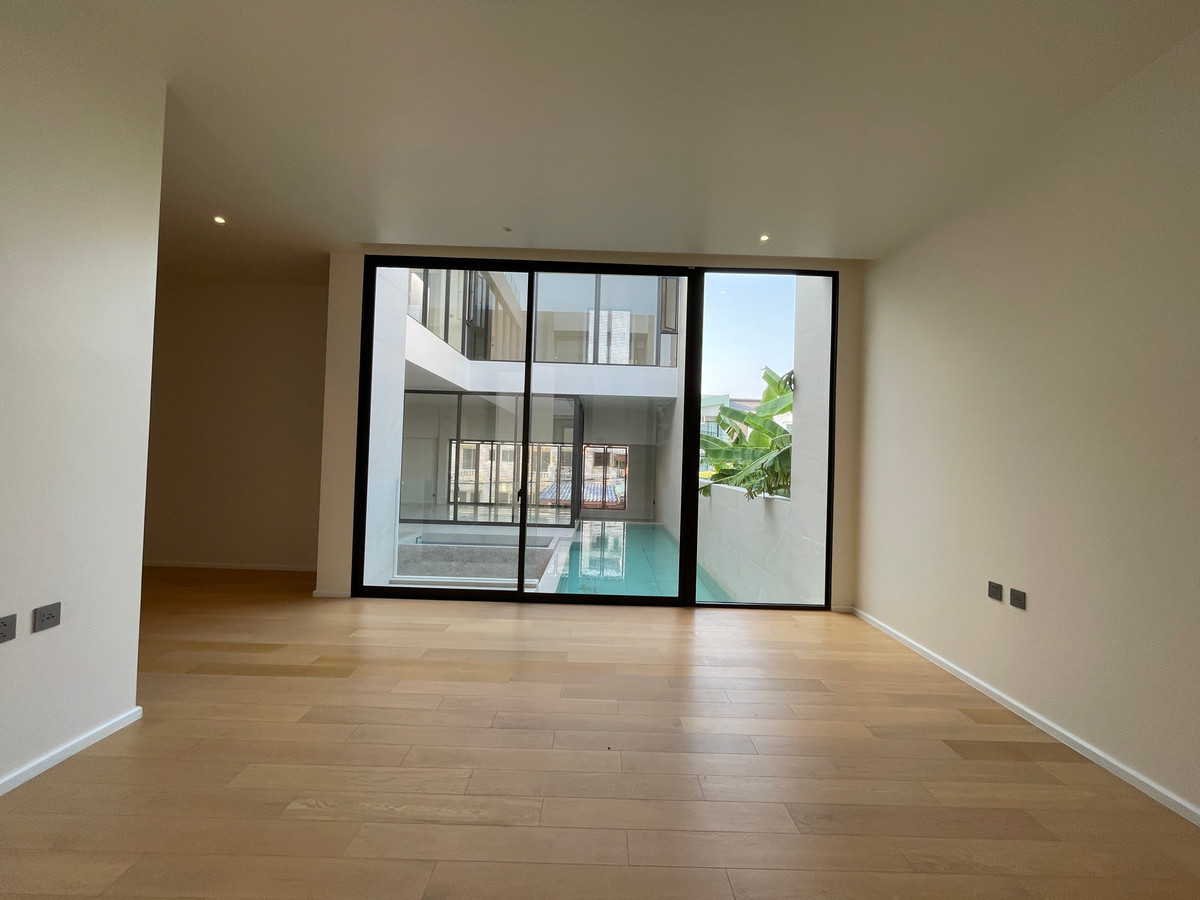 ขายบ้านเลียบทางด่วนรามอินทรา : 🔥 EXCLUSIVE PROMOTION 🔥โอกาสสุดท้ายในการครอบครองในราคาพิเศษที่สุด [ขาย] 💎 Ultra Luxury Show Unit | ELIVA Ekkamai - Eastville 💎 บ้านเดี่ยวหรู 3 ชั้น ดีไซน์ Mid-Century Modern — ความเป็นส่วนตัวสูงสุดเพียง 4 ยูนิตในโครงการ!