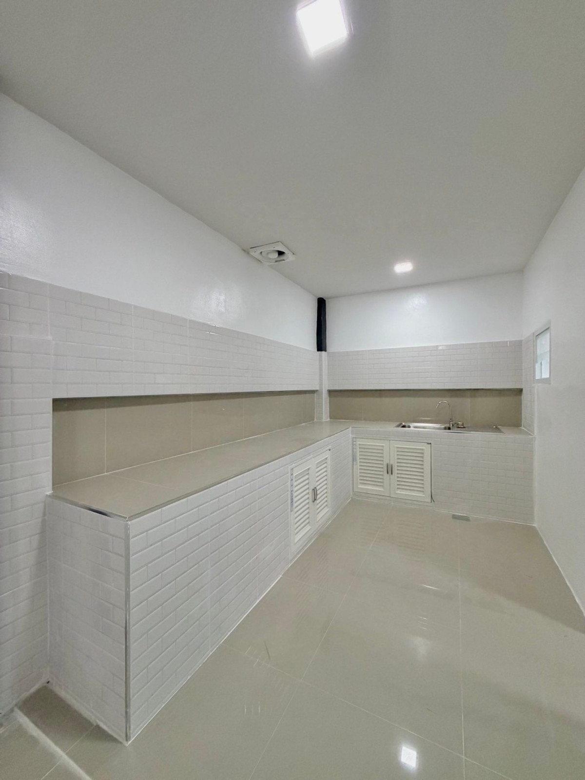 For SaleTownhomeRattanathibet, Sanambinna : Townhouse for sale in Kittiyarak, Sanambinnam, 18 sq m, newly decorated, has a balcony, no flooding, free transfer.