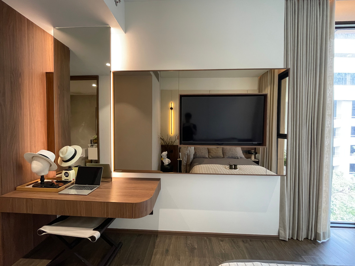 For SaleCondoSilom, Saladaeng, Bangrak : Rare unit for sale 🌳 THE ULTIMATE PARK VIEW | Rare Unit @ROMM CONVENT 🌳2 bedrooms, 2 bathrooms, usable area size 118.15 square meters on the 26th floor that offers a view of the lush Park View in the heart of Bangkok. On the highest potential location, Co