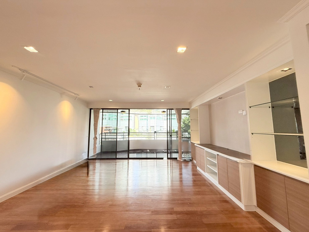 ให้เช่าคอนโดสุขุมวิท อโศก ทองหล่อ : 🎉🌇 ให้เช่าคอนโด 4 ห้องนอน ใกล้ BTS เอกมัย