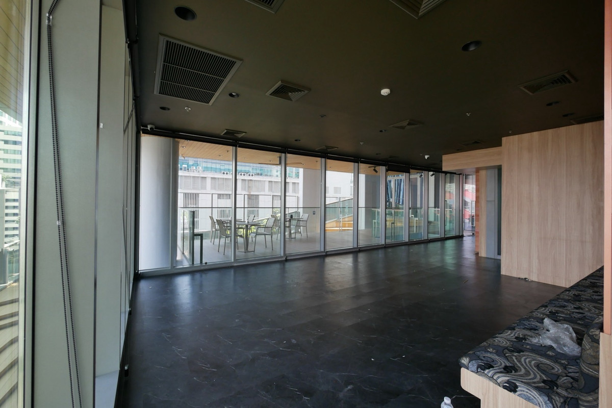 For RentRetail SpaceSukhumvit, Asoke, Thonglor : Duplex Retail Space for Rent in Asoke. Near BTS, Emsphere, and office buildings. suitable for restaurants, bar, & lifestyle