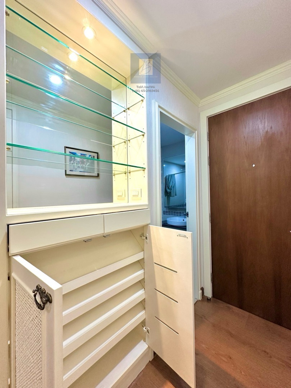 For RentCondoOnnut, Udomsuk : A low rise condo located only 350 meters from BTS Onnut station. Highly convenient. 