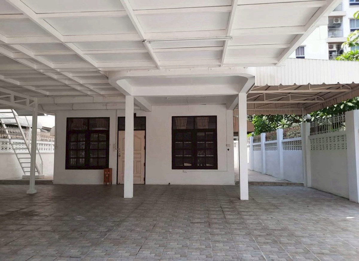 For RentHome OfficeRatchadapisek, Huaikwang, Suttisan : 🏙️2-story detached house for rent, Ban Huai Khwang, suitable for living or home office ⚡️🔥