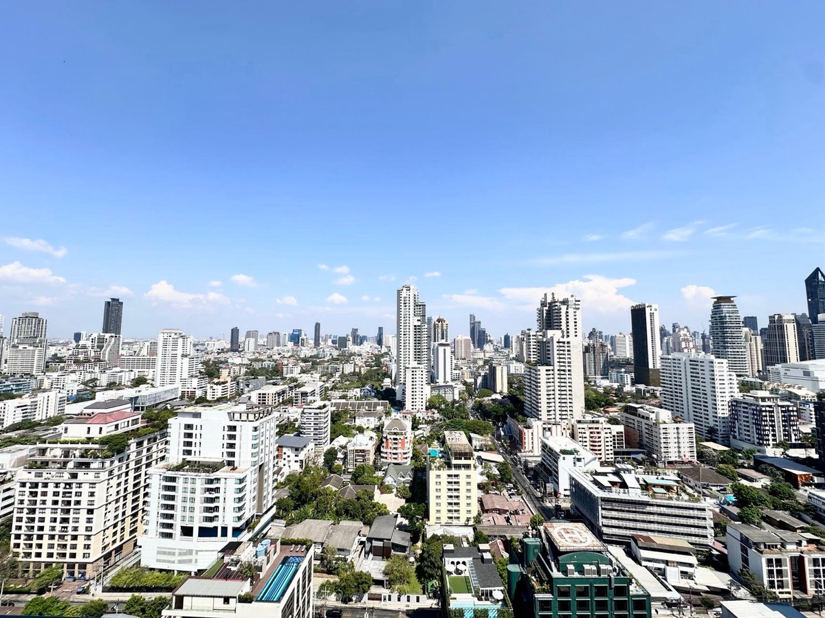 For RentCondoSukhumvit, Asoke, Thonglor : 3 bedrooms, Siamese Exclusive 31, 21st floor, ready to move in.
