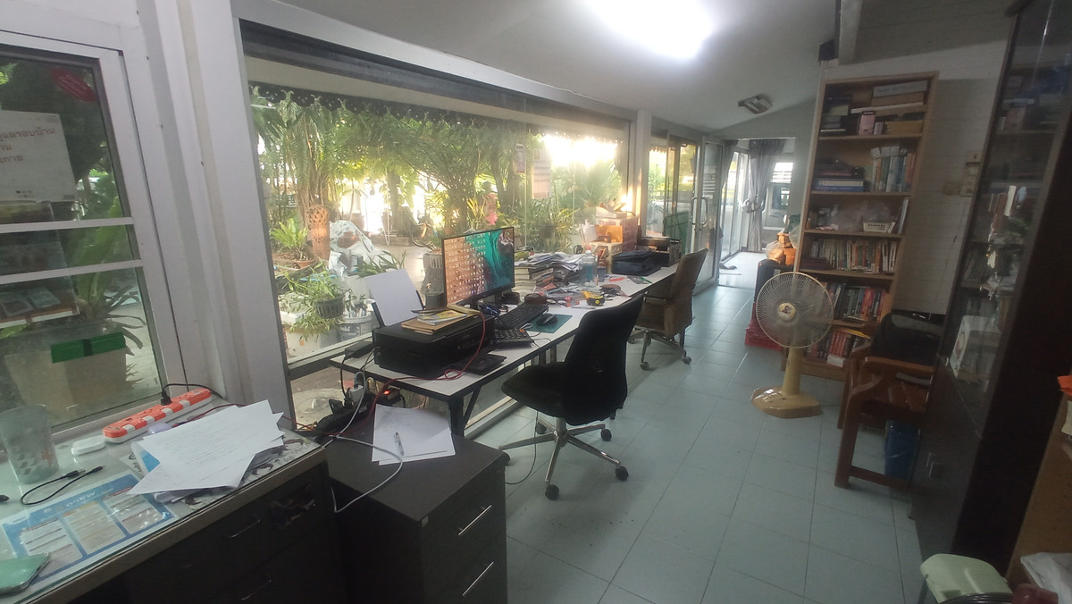 For SaleHouseSeri Thai, Ramkhamhaeng Nida : Single house, 95 square meters, owner selling it himself. Near 3 electric train lines, orange, yellow, pink.