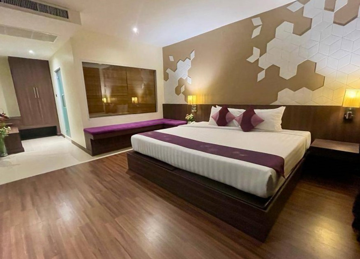 ให้เช่าอาคารพาณิชย์นานา : อาคารให้เช่าสภาพ 100% นานา ** NO CO-AGENT ** 