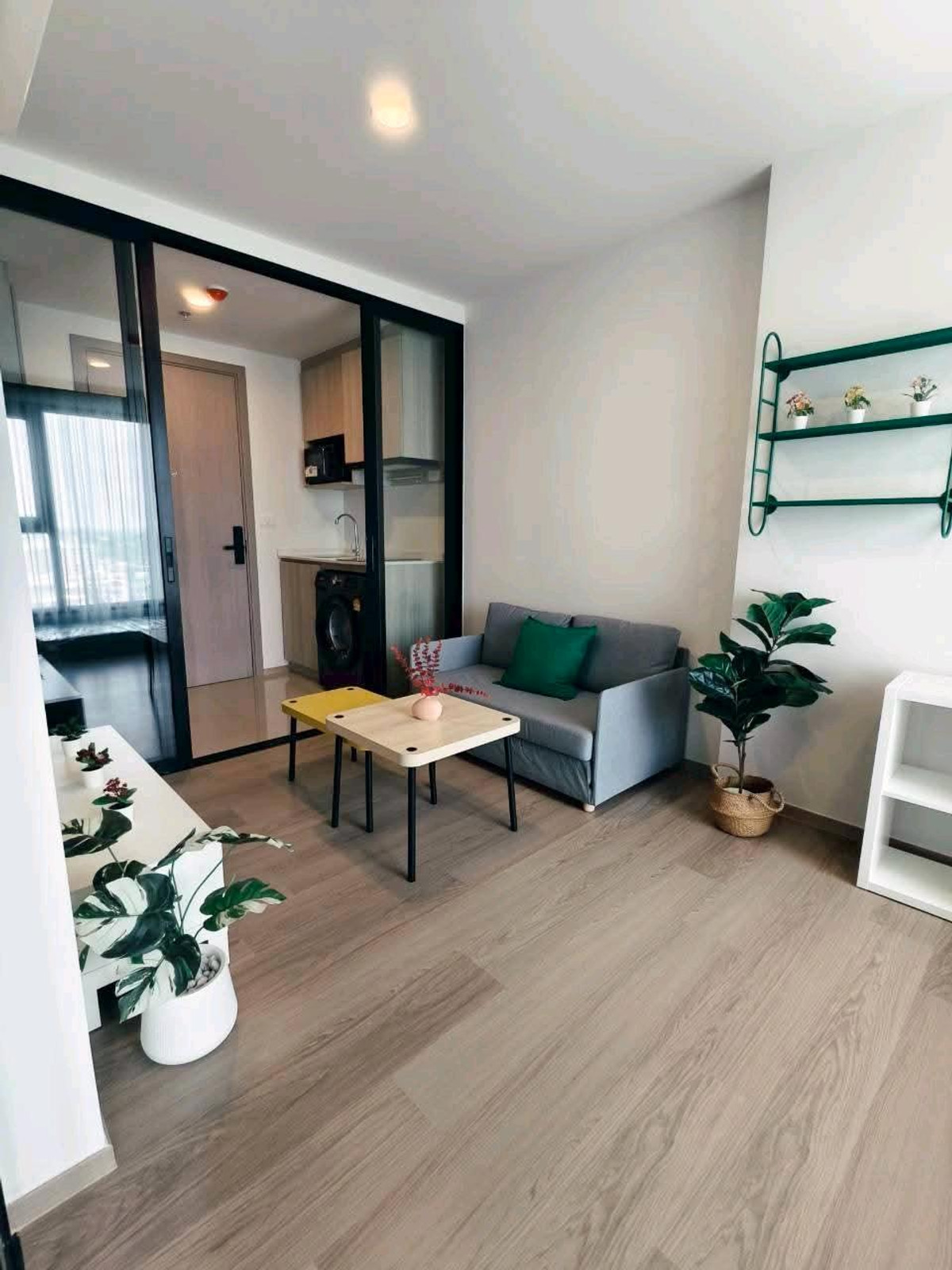 For RentCondoPinklao, Charansanitwong : New project, first-hand room, only 200 m. MRT Bang Khun Non, ready to move in.