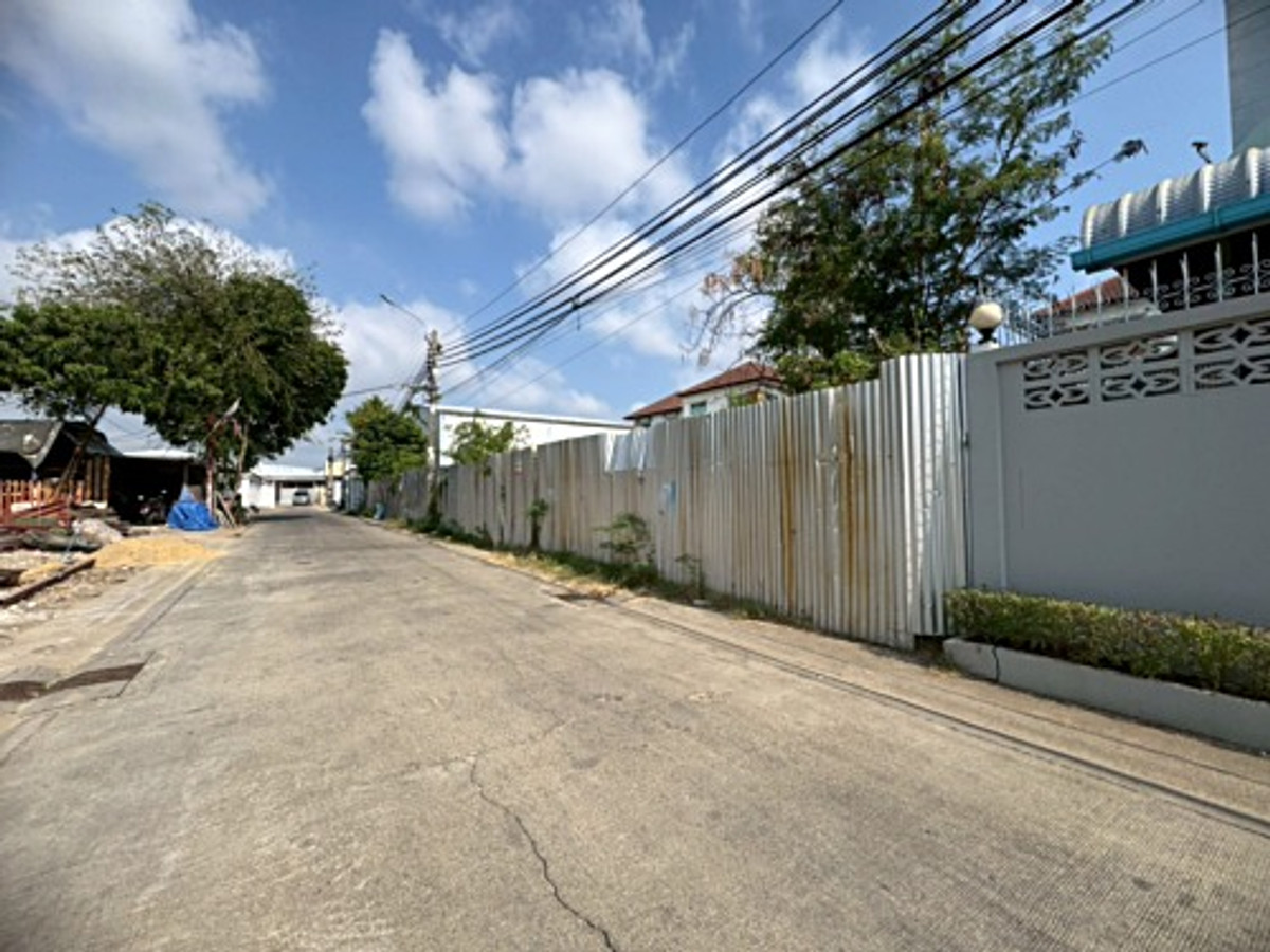 For SaleLandOnnut, Udomsuk : Land for sale, On Nut 17, Intersection 16, very beautiful, already filled, size 201 square wah (N.2060)