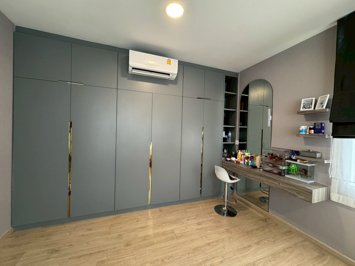 For RentNonthaburi, Bang Yai, Bangbuathong : 💕 Semi-detached house for rent, Q District Westgate project 💕 Beautiful house, ready to move in, complete with functions, suitable for both living and making a home office.