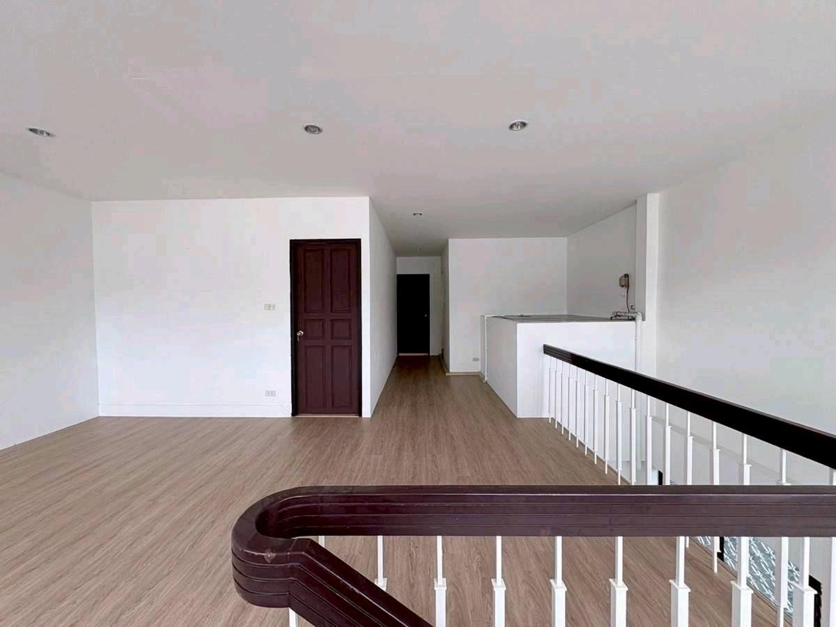 ให้เช่าโฮมออฟฟิศสยาม จุฬา สามย่าน : ให้เช่า/ขาย อาคารพาณิชย์บรรทัดทอง พระราม4 เยาวราช🎏🎋🎋出租/出售：位于耀华力路拉玛四路班塔通路的商业楼宇。